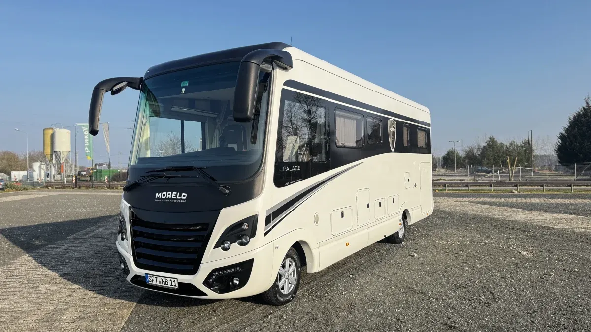 Weißes Wohnmobil nach der Aufbereitung